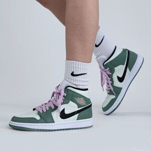 NIKE AIR JORDAN 1 Mid SE Dutch Green / Black / Pink High Top Sneakers